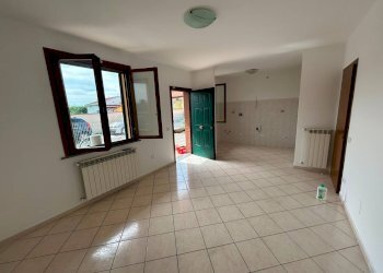 Foto 1 - Trilocale via di mezzo sud
 
1, Cascina - foto 1