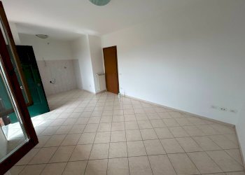 Foto 3 - Trilocale via di mezzo sud
 
1, Cascina - foto 3