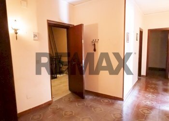 Hall / corridoio - Four-room apartment Via Os 001
 
15, Palermo - photo 22