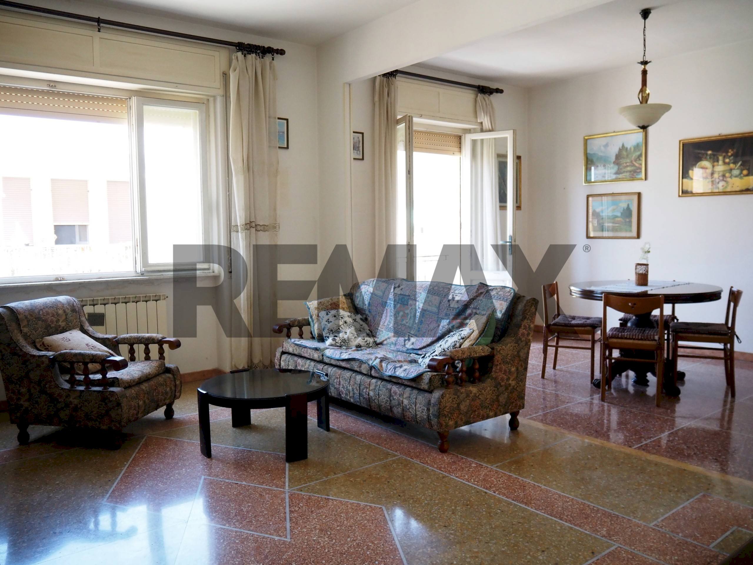 Sala da pranzo - Quadrilocale Via Temistocle Guerrazzi
57, Livorno - foto 2