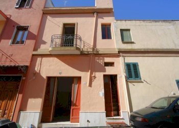 Facciata - Casa indipendente via Monsignor Gaetano Fagiani, Parabita - foto 1