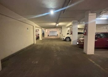 Posto macchina - Shop via Latina, 39, Roma - photo 10