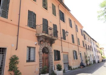 Facciata - Shop vicolo della Penitenza, 43, Roma (neighborhood Trastevere) - photo 1