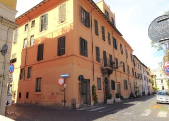 Facciata - Shop vicolo della Penitenza, 43, Roma (neighborhood Trastevere) - photo 2