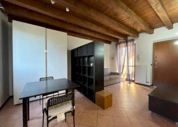 Salone - Monolocale via Cesare Battisti, 6, Bernareggio - foto 2