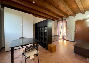 Salone - Monolocale via Cesare Battisti, 6, Bernareggio - foto 6