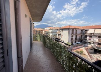 Balcone esposizione EST vista Etna - Quadrilocale Via Quattro Altarelli 20, Mascalucia - foto 12