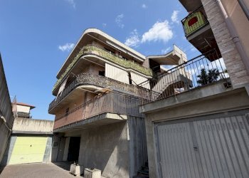 Prospetto esterno da corsia garage - Quadrilocale Via Quattro Altarelli 20, Mascalucia - foto 23