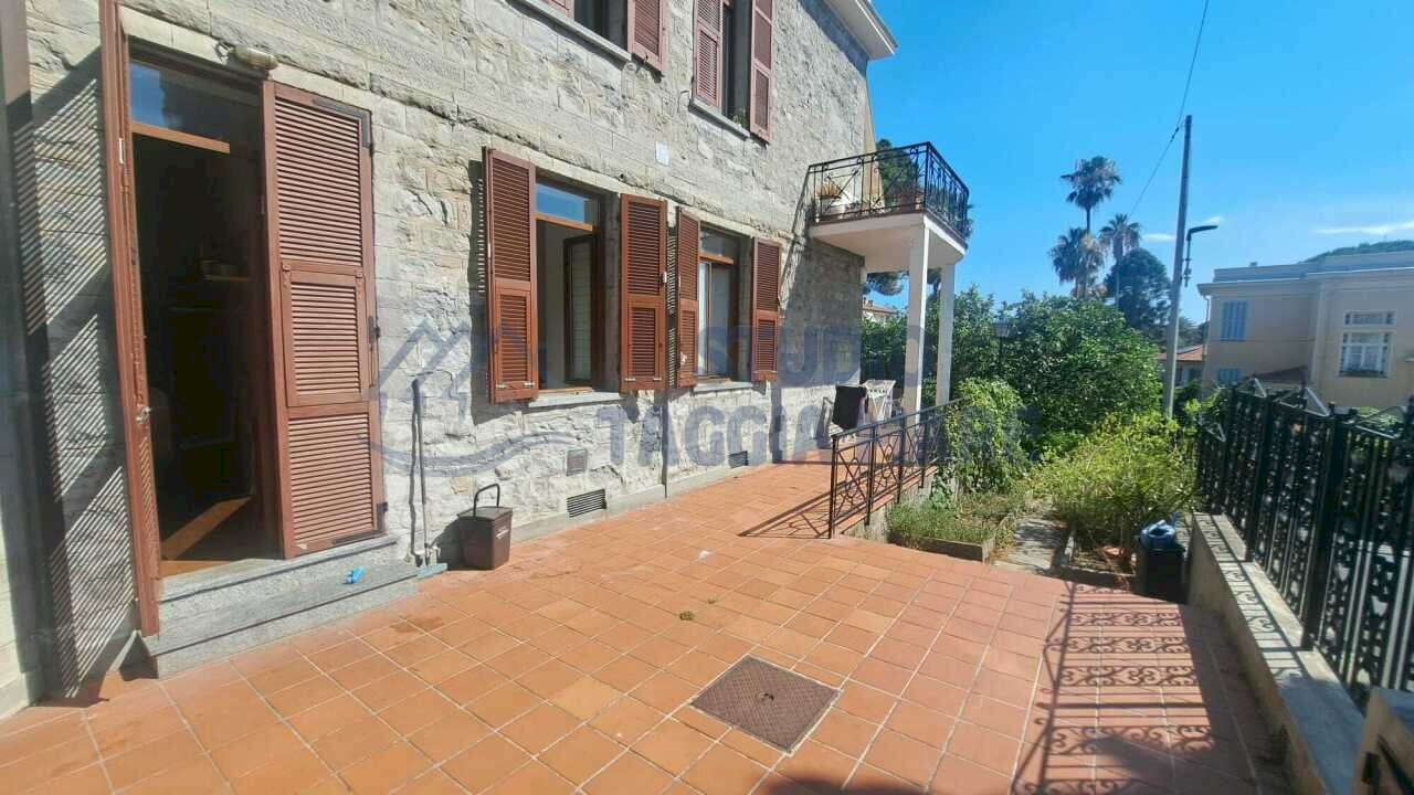 1 - Portion of a house Via Cesare Balbo, Bordighera - photo 2