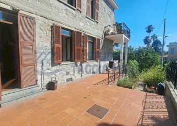 1 - Portion of a house Via Cesare Balbo, Bordighera - photo 2