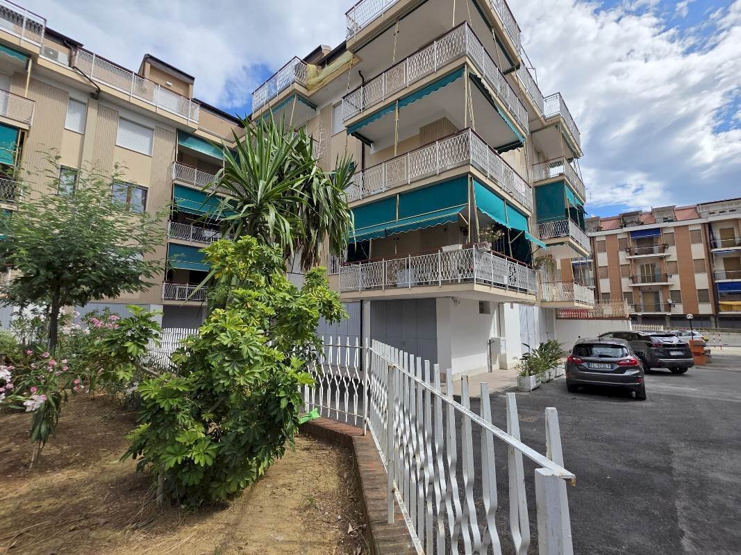 00-stabile - Two-room apartment Loano - photo 1