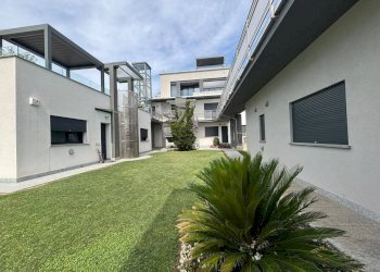 Condominio - Quadrilocale Via Alessandro Volta 8, Villa Guardia - foto 2