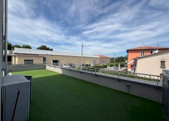 Terrazzo - Quadrilocale Via Alessandro Volta 8, Villa Guardia - foto 8