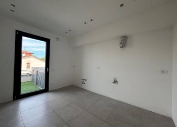 Cucina - Quadrilocale Via Alessandro Volta 8, Villa Guardia - foto 11