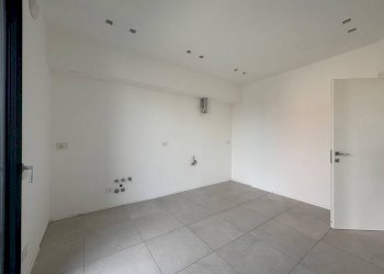 Cucina - Quadrilocale Via Alessandro Volta 8, Villa Guardia - foto 12