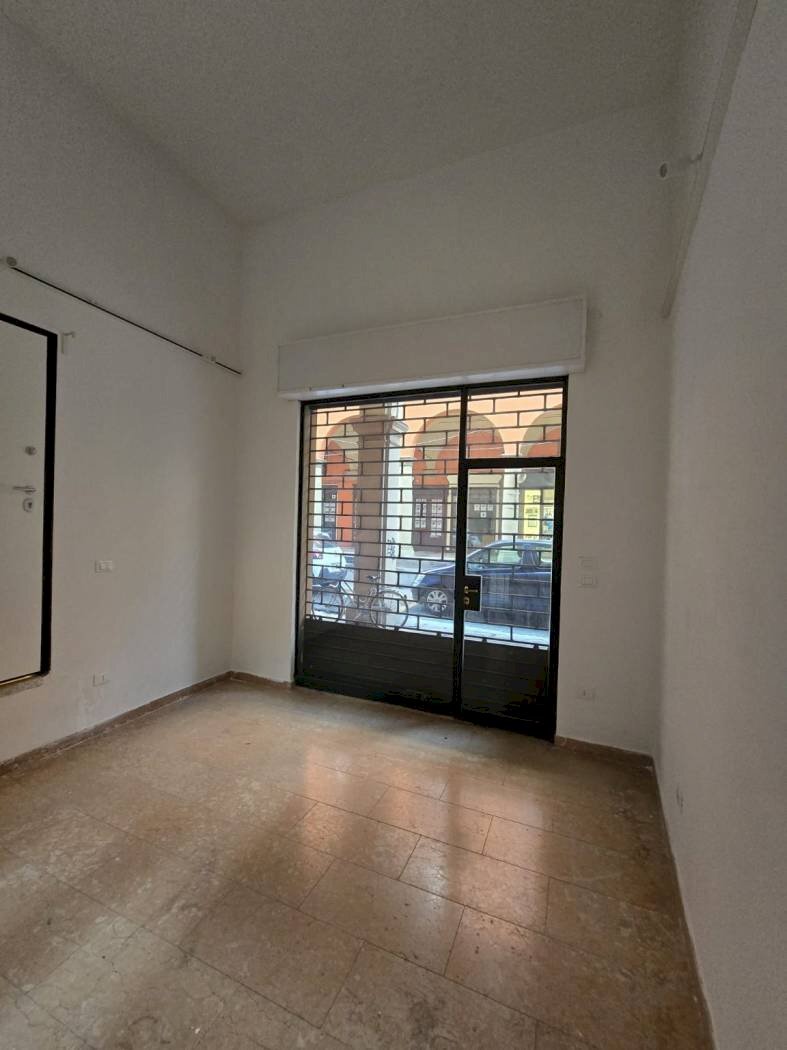 Shop Via San Vitale, 17, Bologna (neighborhood Centro Storico) - photo 1