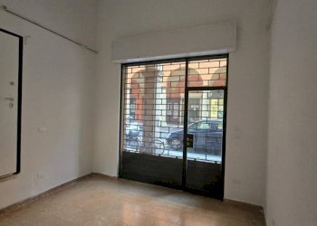 Shop Via San Vitale, 17, Bologna (neighborhood Centro Storico) - photo 1