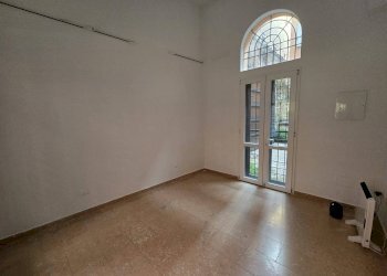 Shop Via San Vitale, 17, Bologna (neighborhood Centro Storico) - photo 4