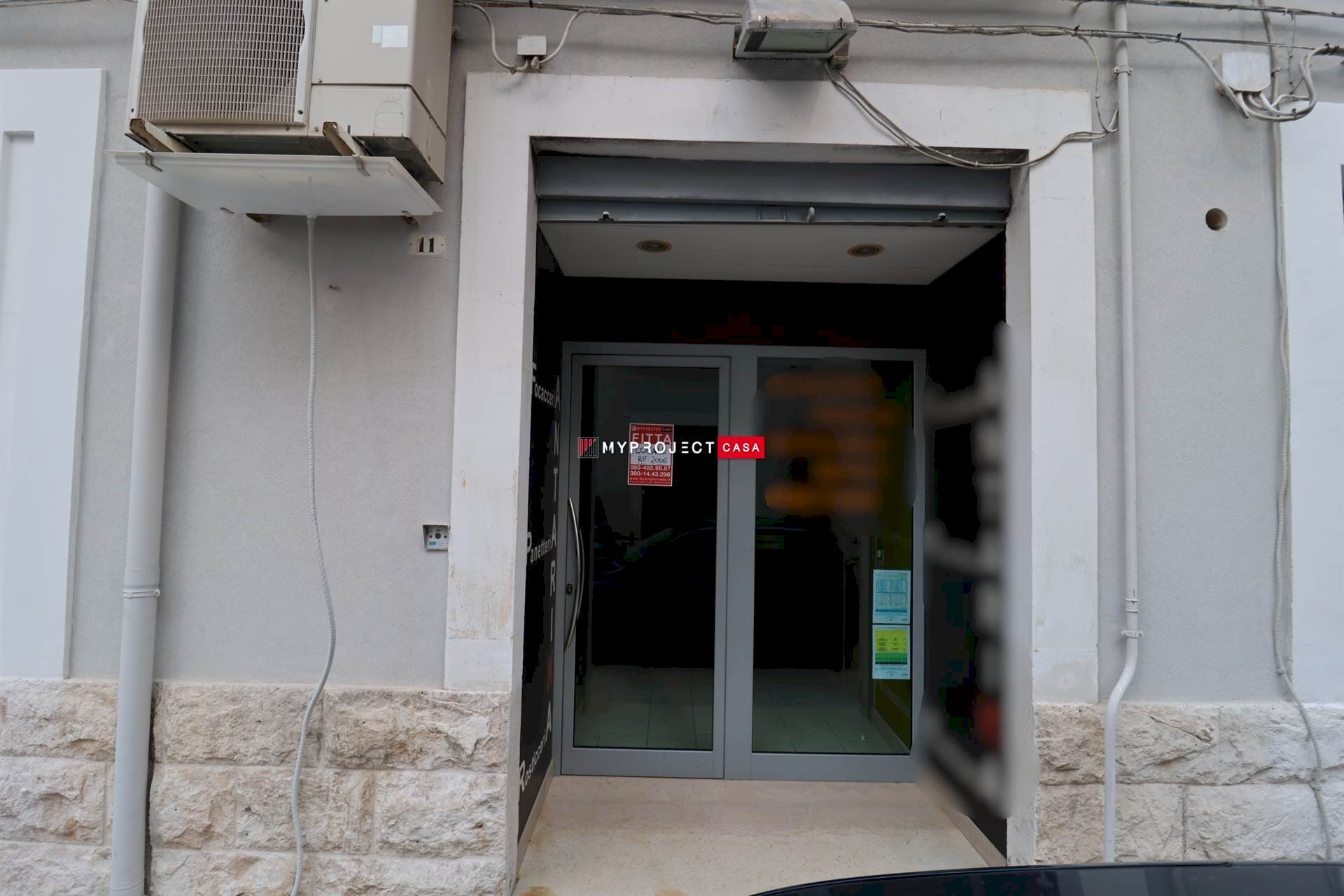 Shop Via Francesco Caroli, Martina Franca - photo 2