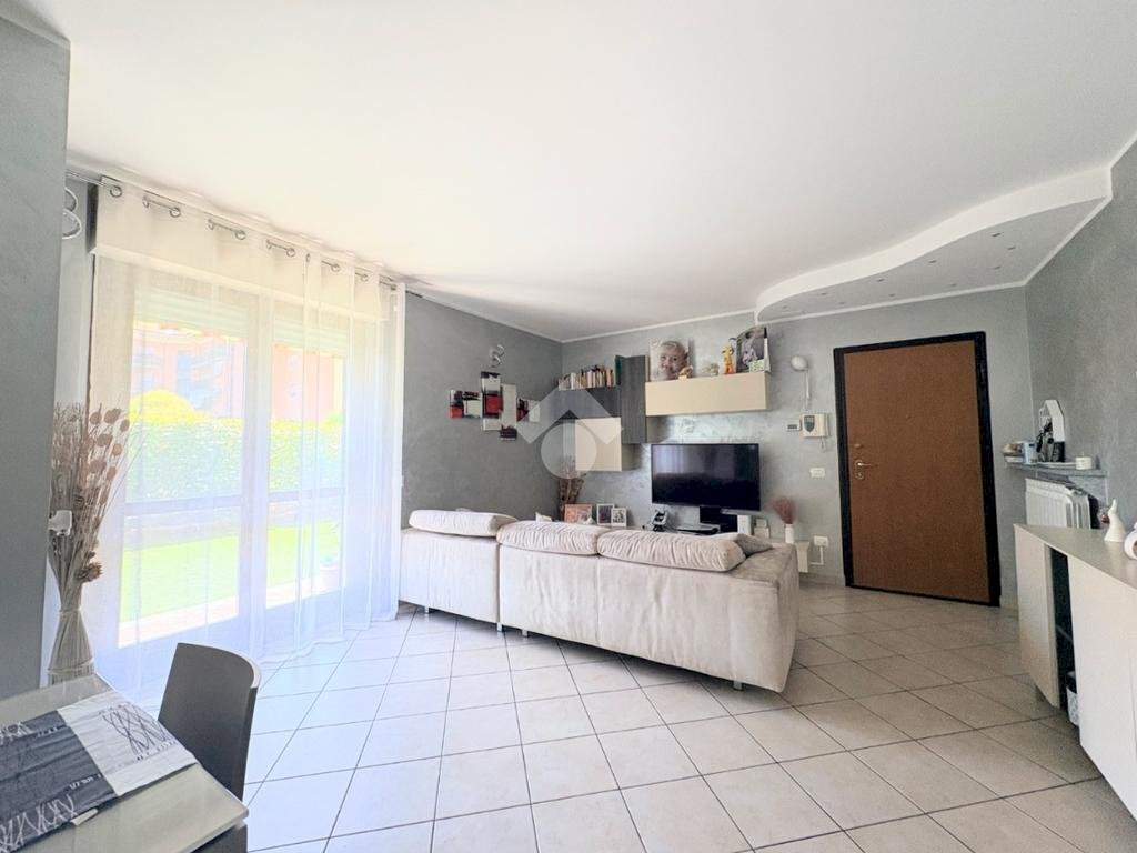 Four-room apartment Via Umberto Saba, La Loggia - photo 2
