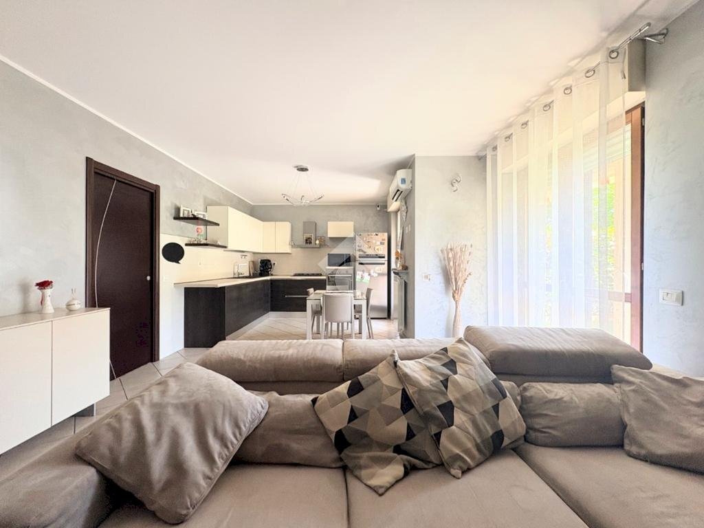 Four-room apartment Via Umberto Saba, La Loggia - photo 3