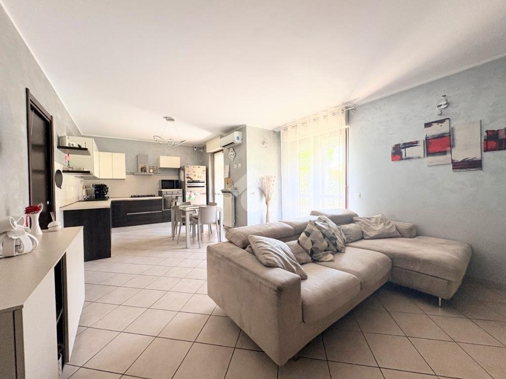 Four-room apartment Via Umberto Saba, La Loggia - photo 2