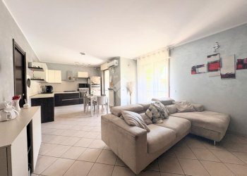 Four-room apartment Via Umberto Saba, La Loggia - photo 4