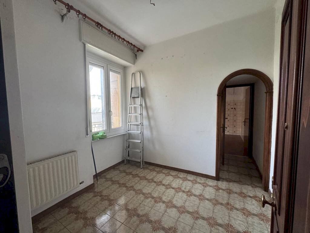 Three-room apartment Genova (neighborhood Sampierdarena) - photo 1