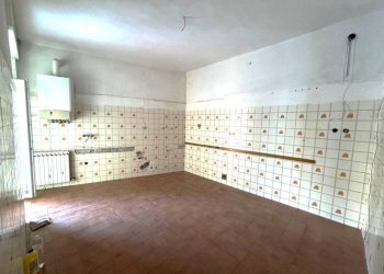Three-room apartment Genova (neighborhood Sampierdarena) - photo 3