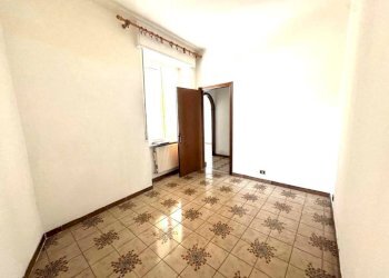 Three-room apartment Genova (neighborhood Sampierdarena) - photo 9