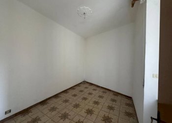 Three-room apartment Genova (neighborhood Sampierdarena) - photo 11
