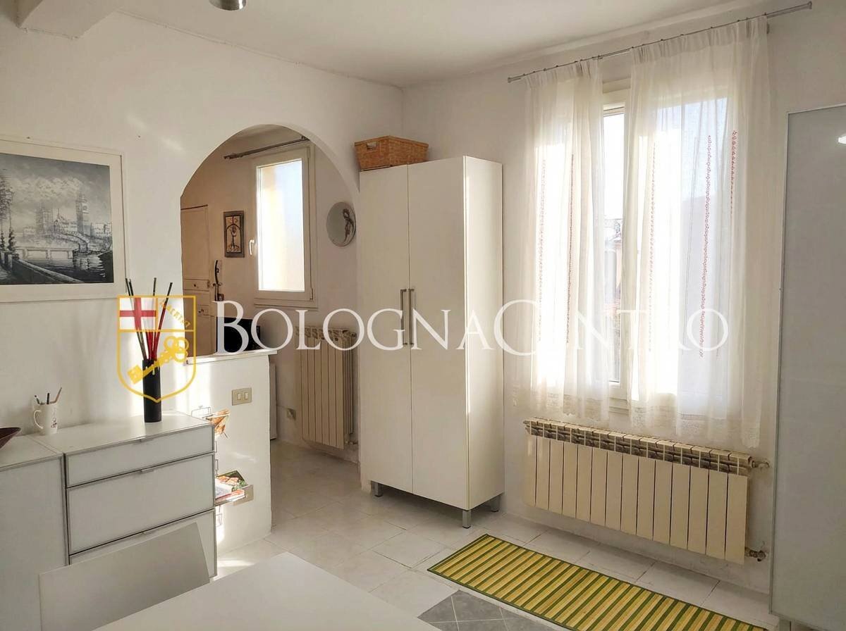 Two-room apartment Bologna (neighborhood Castiglione) - photo 1