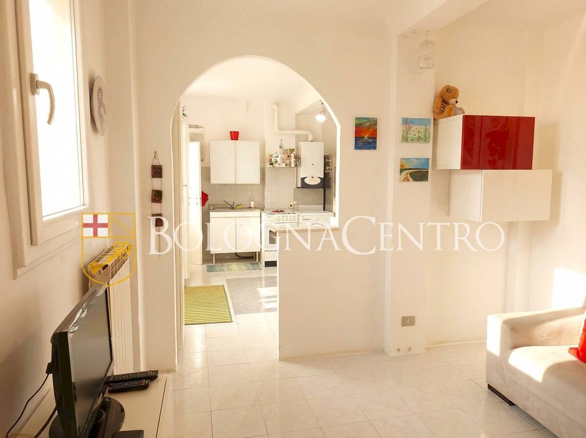 Two-room apartment Bologna (neighborhood Castiglione) - photo 2