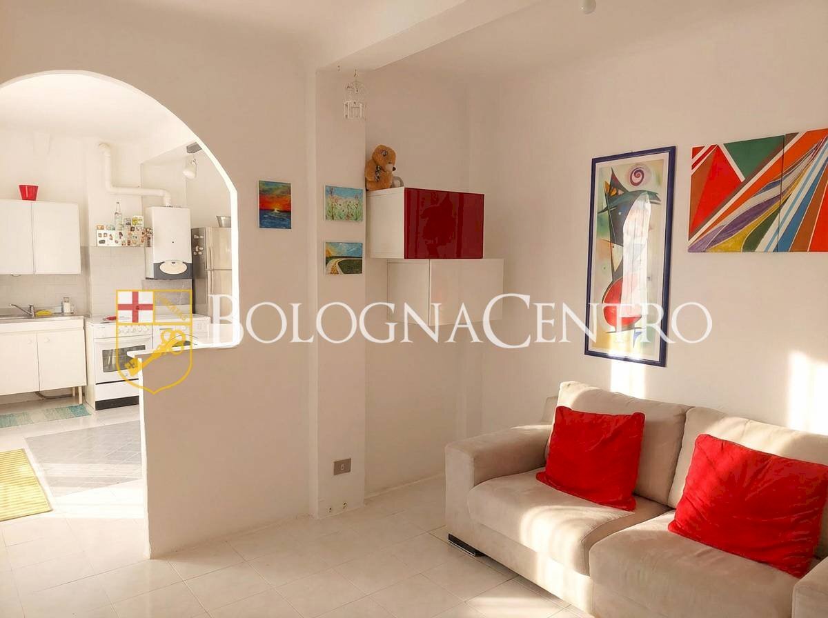 Two-room apartment Bologna (neighborhood Castiglione) - photo 3