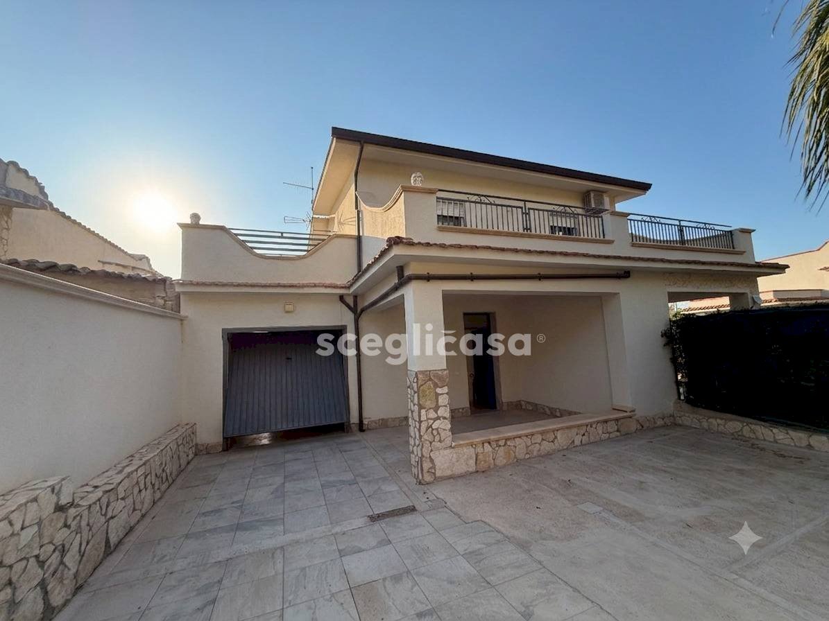 Foto 1 - Villa a Schiera Via Sandro Pertini
 
18, Terrasini - foto 1