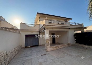 Foto 1 - Villa a Schiera Via Sandro Pertini
 
18, Terrasini - foto 1