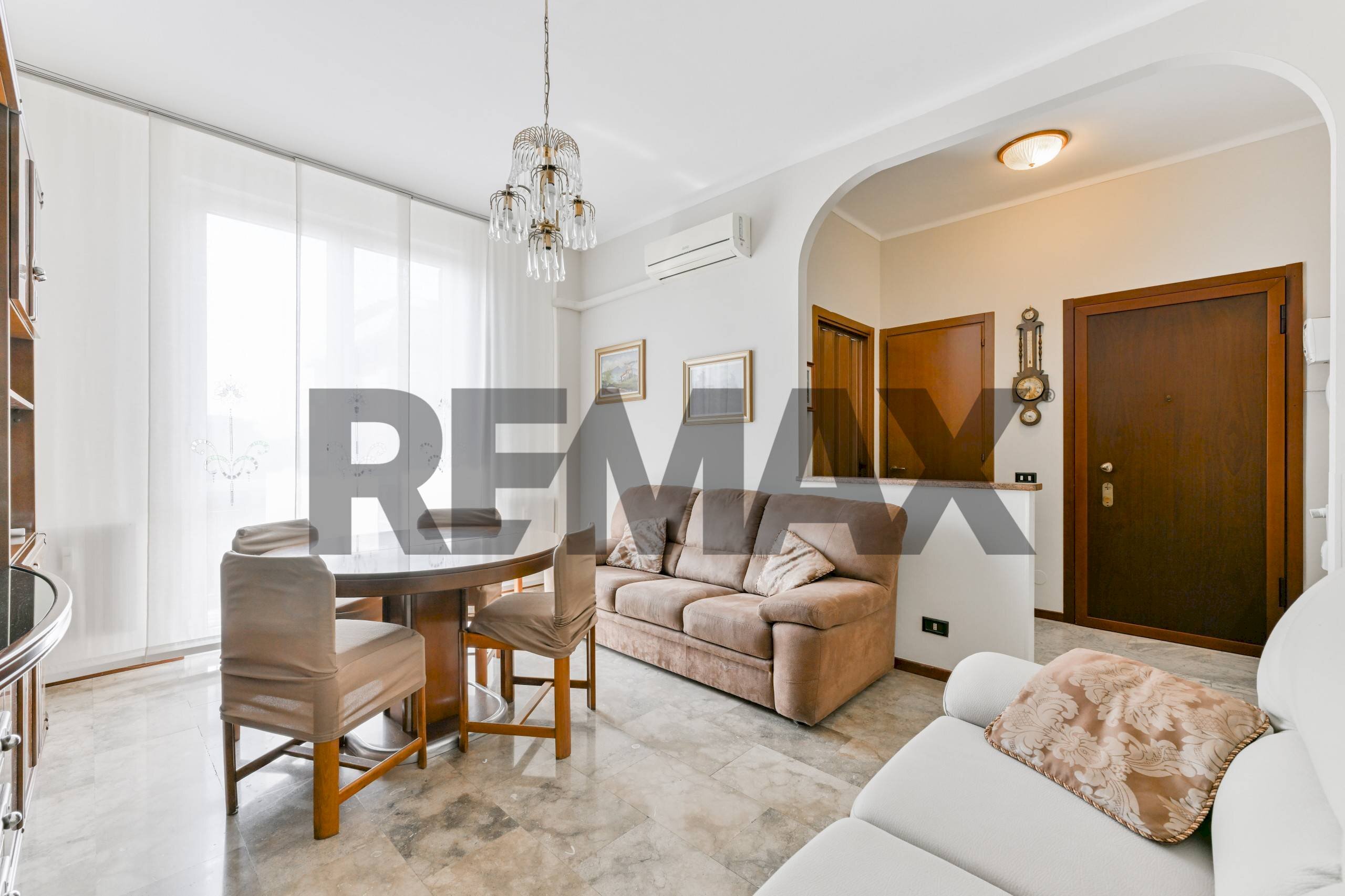 Sala da pranzo - Trilocale via Alcide De Gasperi
 
81, Rho - foto 1