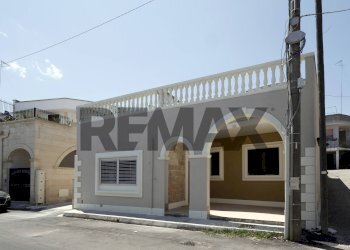 Edificio all\'aperto - Casa indipendente Via Alfieri
 
19, Carpignano Salentino - foto 1