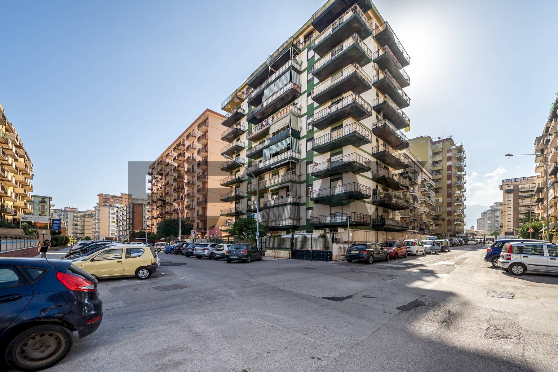 Edificio - Four-room apartment Via Gino Funaioli
19, Palermo - photo 2