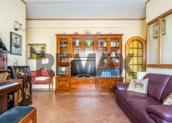 Soggiorno - Four-room apartment Via Gino Funaioli
19, Palermo - photo 16