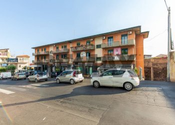 Edificio all\'aperto - Three-room apartment Via Antonio Gramsci
 
97/A, Gravina di Catania - photo 1