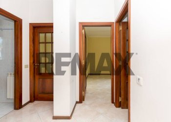 Hall / corridoio - Three-room apartment Via Antonio Gramsci
 
97/A, Gravina di Catania - photo 9
