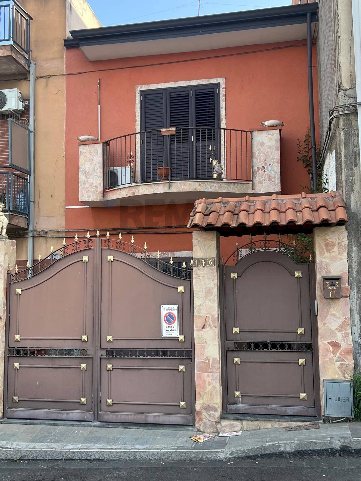 Edificio all\'aperto - Casa indipendente Via Plebiscito
 
176, Misterbianco - foto 1