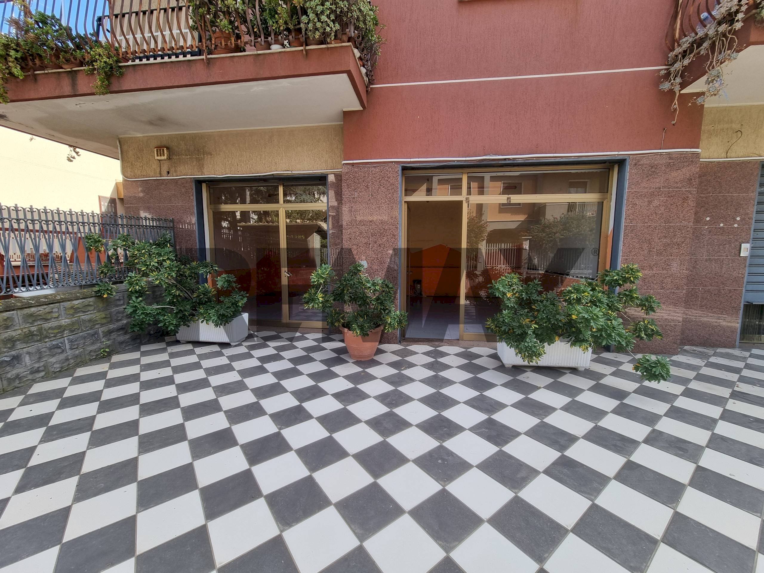 Casa all\'aperto - Attività Commerciale Via della Zagara
 
43, Misterbianco - foto 1