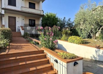 Casa all\'aperto - Villa a Schiera via Fratelli Rosselli
 
13, Laterina Pergine Valdarno - foto 5