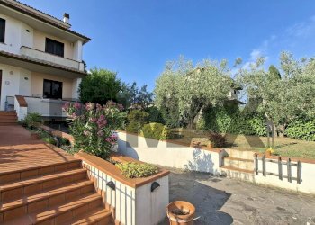 Casa all\'aperto - Villa a Schiera via Fratelli Rosselli
 
13, Laterina Pergine Valdarno - foto 14