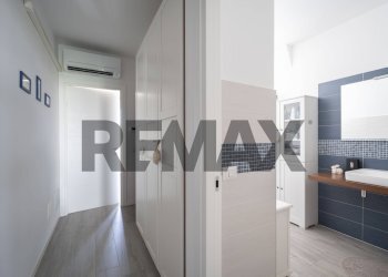 Hall / corridoio - Three-room apartment VIA OFFAGNA
 
9X, Recanati - photo 35