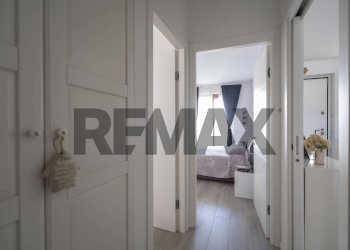 Hall / corridoio - Three-room apartment VIA OFFAGNA
 
9X, Recanati - photo 58