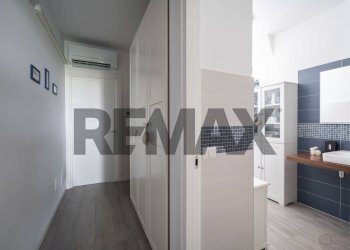 Hall / corridoio - Three-room apartment VIA OFFAGNA
 
9X, Recanati - photo 61