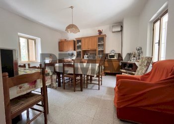 Sala da pranzo - Casa indipendente Via Pomontina
 
27, Bevagna - foto 10